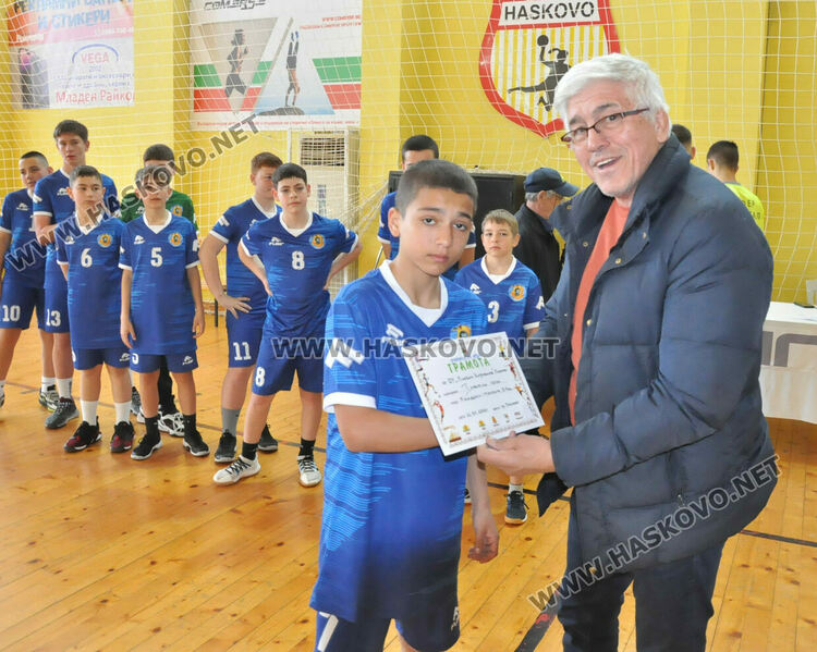 Победи за отборите на Хасково и Свиленград на ученическото първенство по хандбал