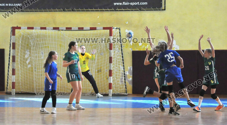 Победи за отборите на Хасково и Свиленград на ученическото първенство по хандбал