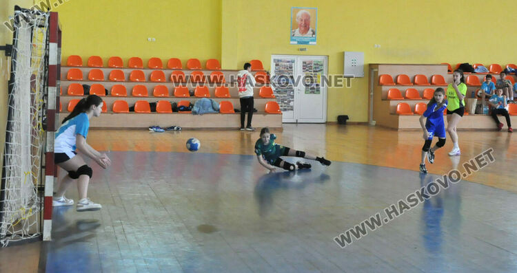 Победи за отборите на Хасково и Свиленград на ученическото първенство по хандбал