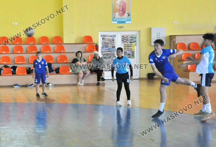 Победи за отборите на Хасково и Свиленград на ученическото първенство по хандбал