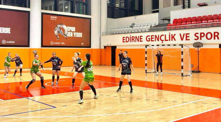 Хасковските хандбалистки с победа и загуба на турнир в Турция