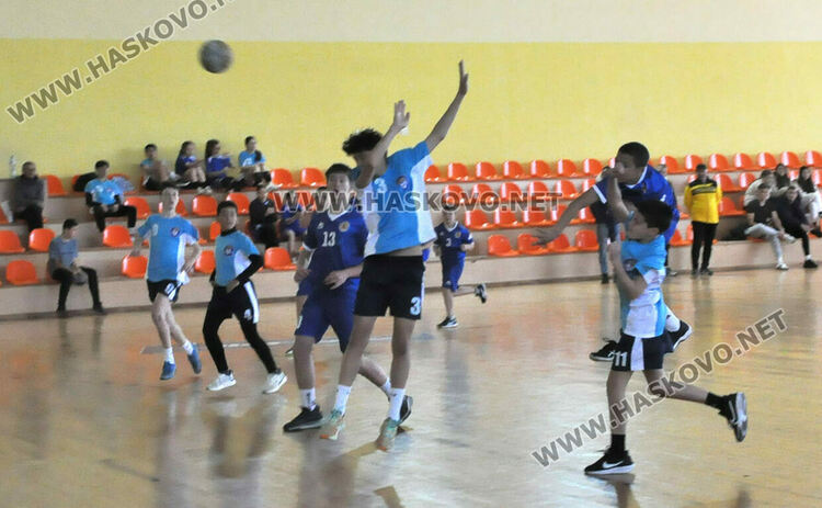 Победи за отборите на Хасково и Свиленград на ученическото първенство по хандбал