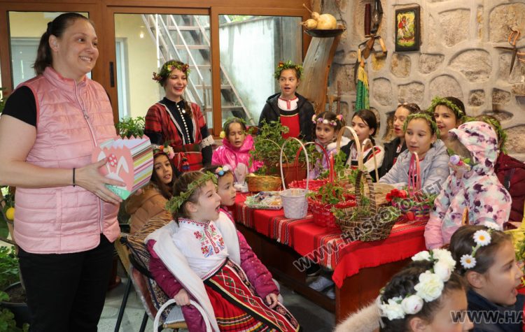 В Минерални бани посрещнаха лазарки за здраве, късмет и берекет