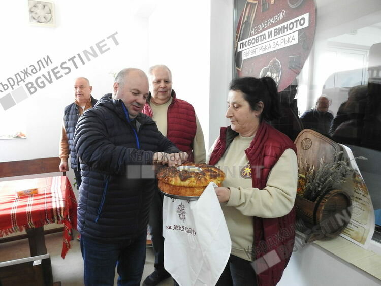 Родопчани произвеждат вино, хармонизирайки го с българска ръченица, пият го под звуците на каба гайда