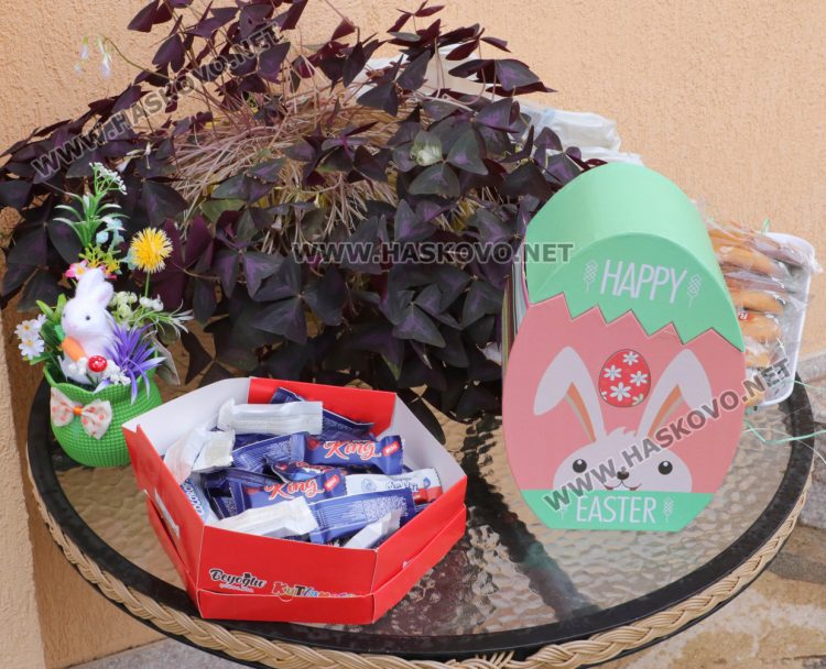 В Минерални бани посрещнаха лазарки за здраве, късмет и берекет