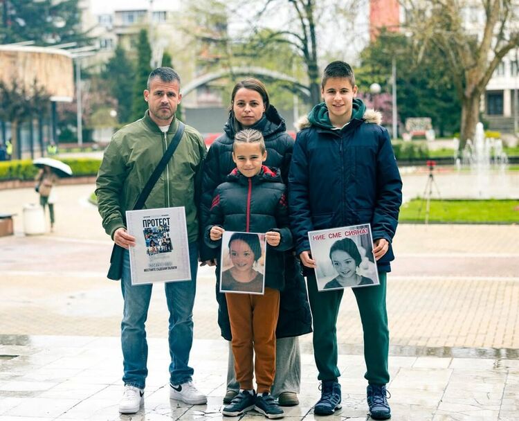 Десетки димитровградчани се събраха в подкрепа на националния протест против войната по пътищата