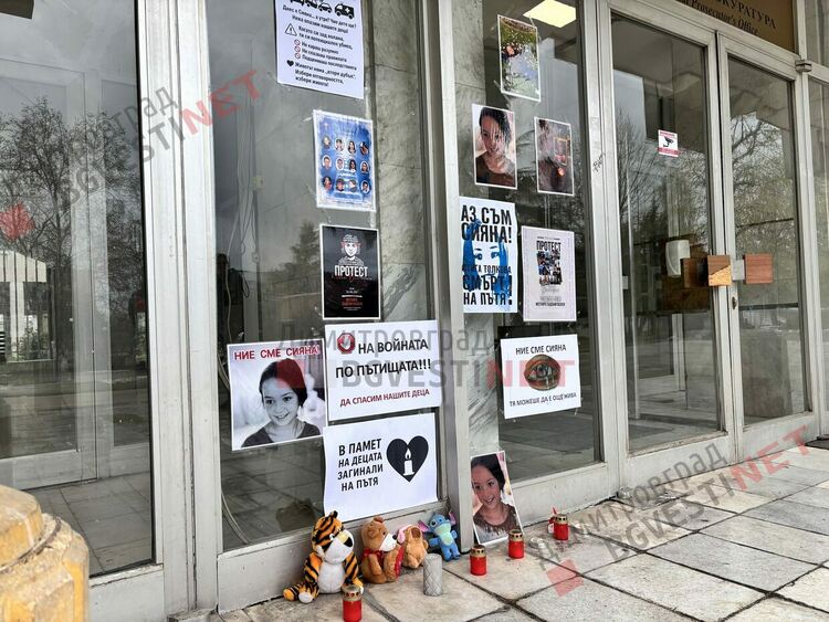 Десетки димитровградчани се събраха в подкрепа на националния протест против войната по пътищата