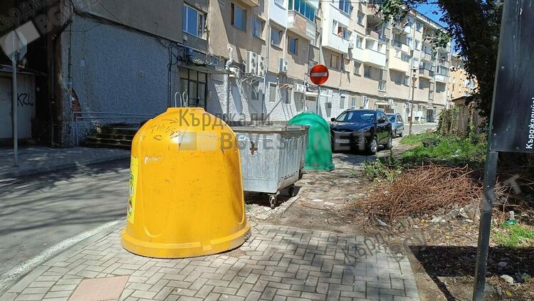 Недомислици с пътните знаци след ремонт на улици в Кърджали, винят Общината