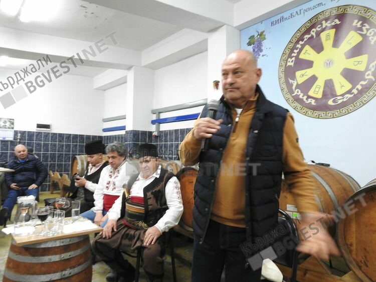 Родопчани произвеждат вино, хармонизирайки го с българска ръченица, пият го под звуците на каба гайда