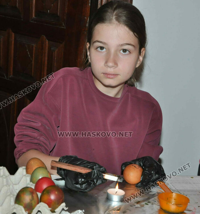 Деца усвоиха старинни техники за боядисване на яйца в Шишмановата къща