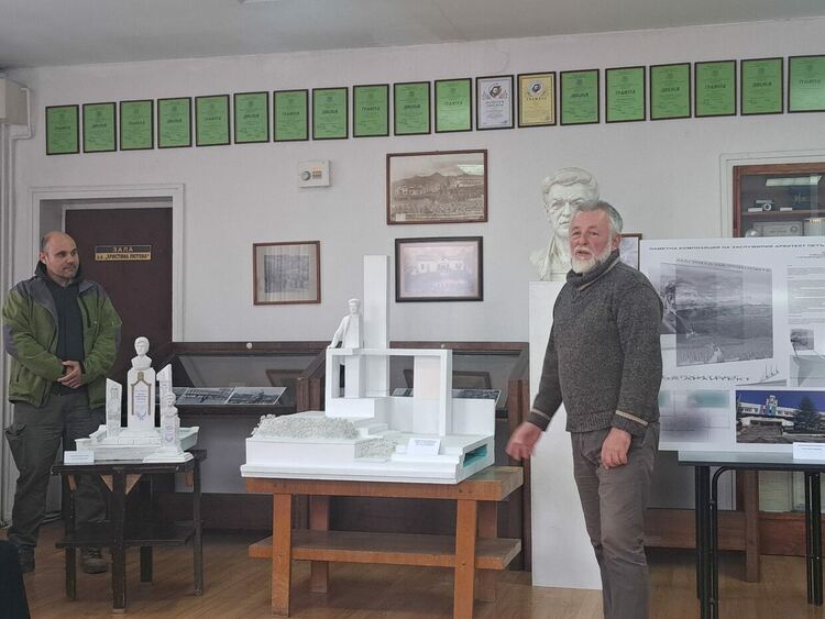Проектът на екипа на  Павел Василев спечели конкурса за изработка на скулптурата на арх.Петър Петров
