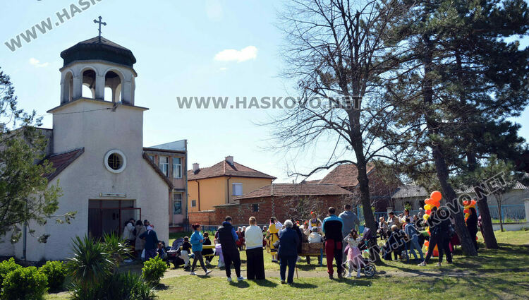 Пъстра и вдъхновяваща Цветница пресъздадоха във Войводово 