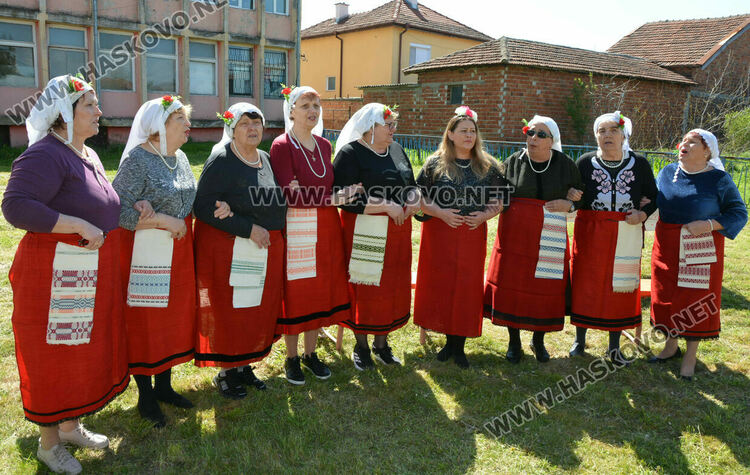 Пъстра и вдъхновяваща Цветница пресъздадоха във Войводово 