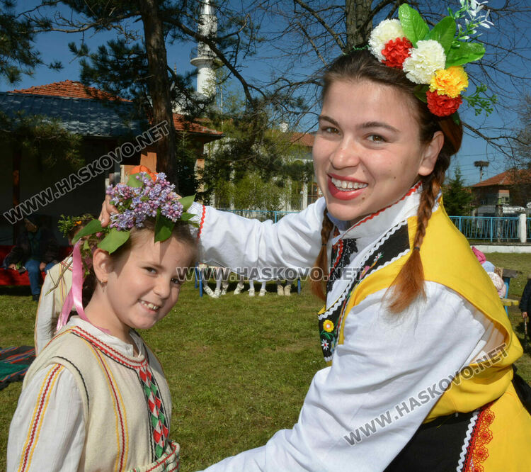 Пъстра и вдъхновяваща Цветница пресъздадоха във Войводово 