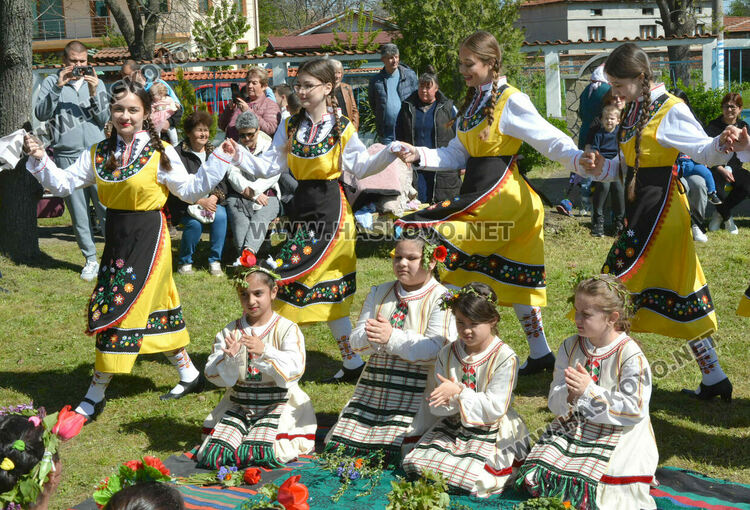 Пъстра и вдъхновяваща Цветница пресъздадоха във Войводово 