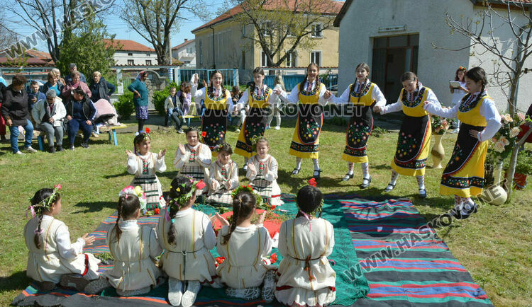 Пъстра и вдъхновяваща Цветница пресъздадоха във Войводово 