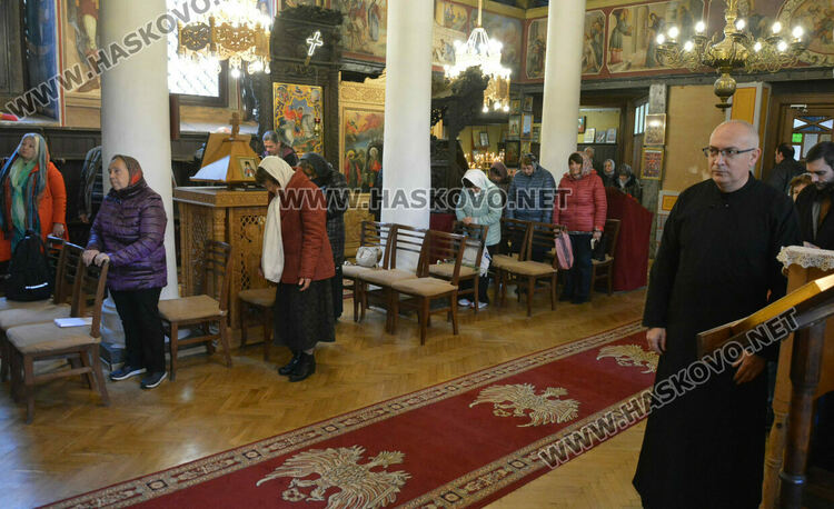 Осветиха върбовите клонки за Цветница в Хасково