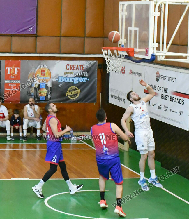 Баскетболният „Хасково“ стартира плейофите с победа