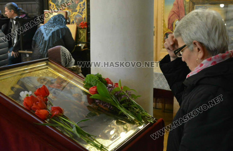 Осветиха върбовите клонки за Цветница в Хасково