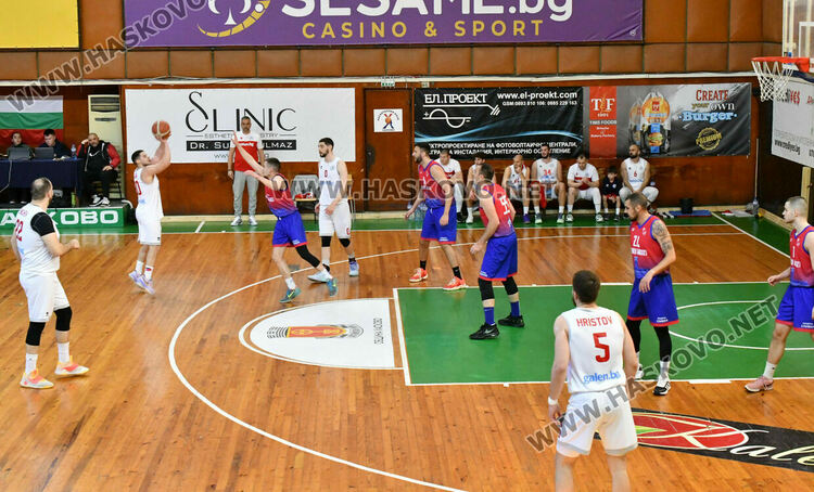 Баскетболният „Хасково“ стартира плейофите с победа