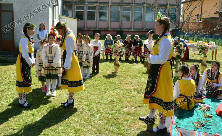 Пъстра и вдъхновяваща Цветница пресъздадоха във Войводово 