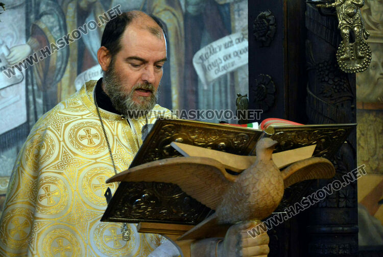 Осветиха върбовите клонки за Цветница в Хасково