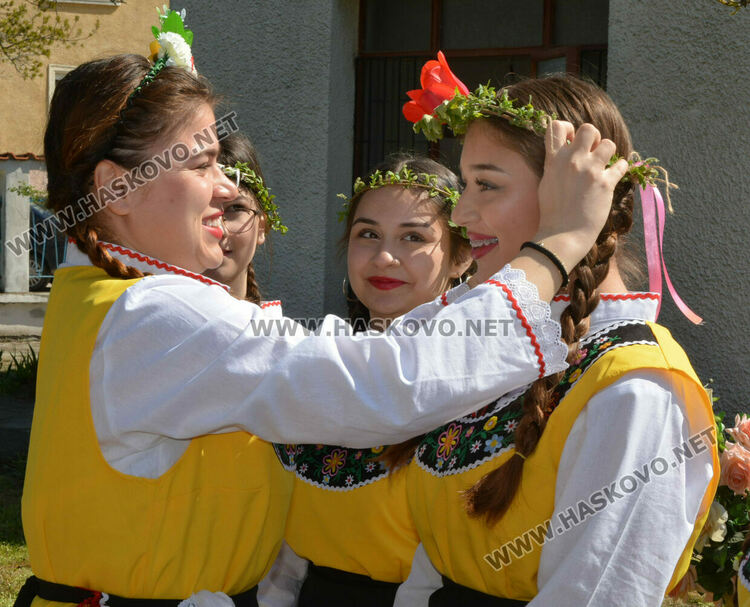 Пъстра и вдъхновяваща Цветница пресъздадоха във Войводово 