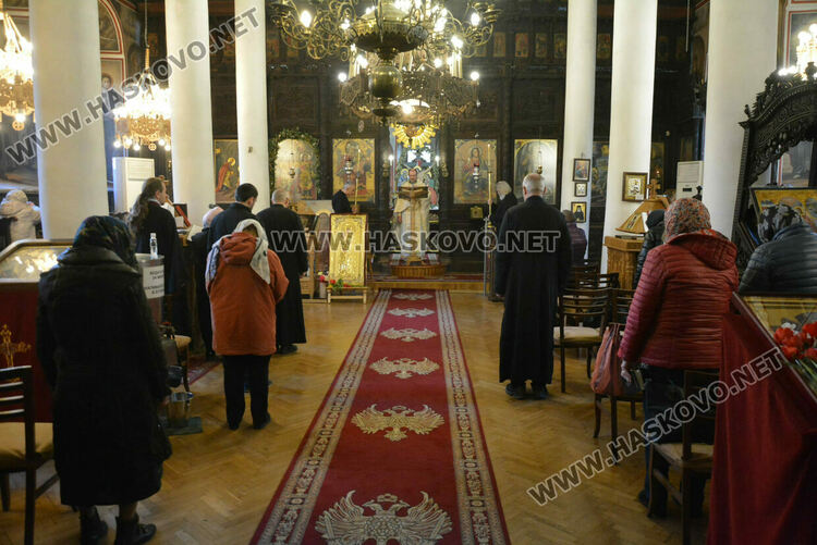 Осветиха върбовите клонки за Цветница в Хасково