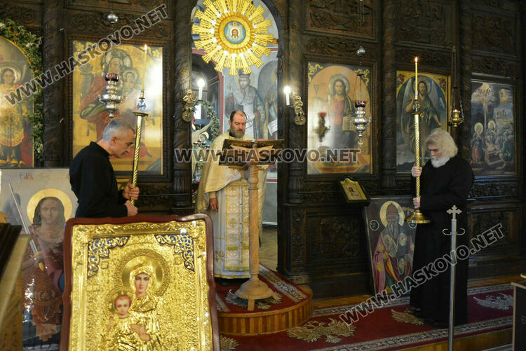 Осветиха върбовите клонки за Цветница в Хасково