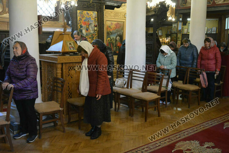 Осветиха върбовите клонки за Цветница в Хасково