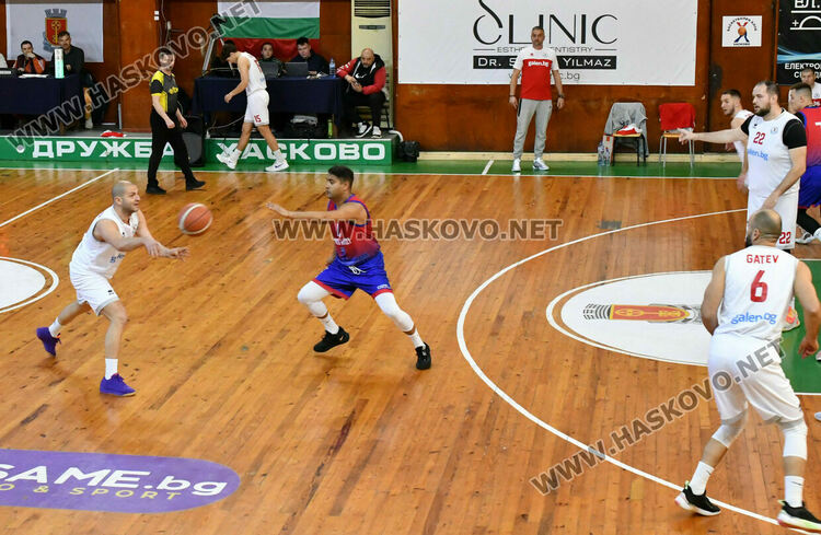 Баскетболният „Хасково“ стартира плейофите с победа