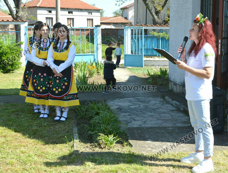 Пъстра и вдъхновяваща Цветница пресъздадоха във Войводово 