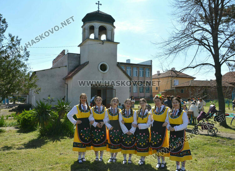 Пъстра и вдъхновяваща Цветница пресъздадоха във Войводово 