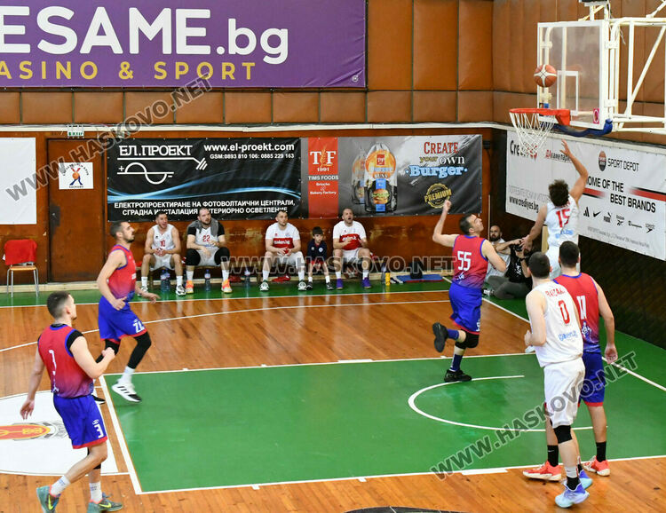 Баскетболният „Хасково“ стартира плейофите с победа