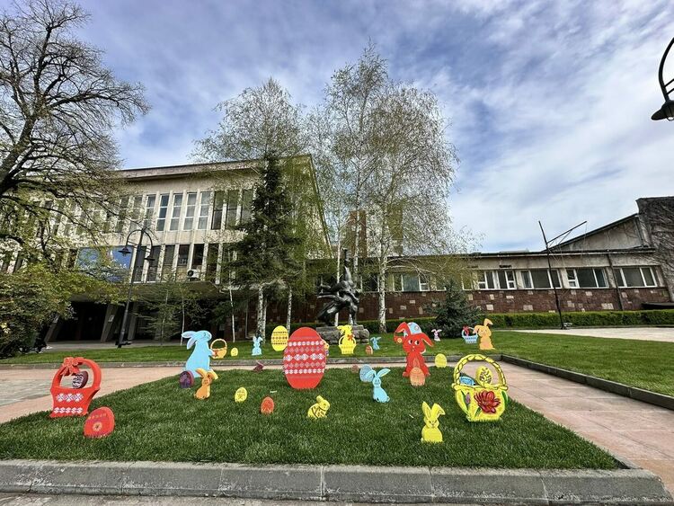 Хасково в празнична украса преди Великден