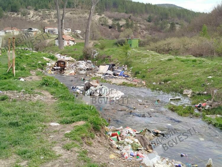 Ромите от перперешката махала Дар дере отново излязоха на протест, настояват за елементарни битови условия