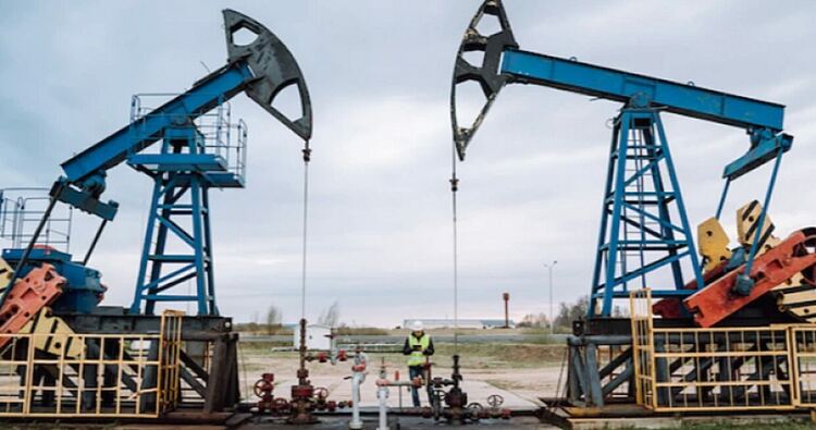 Цените на петрола падат, тъй като търговската война между САЩ и Китай ескалира