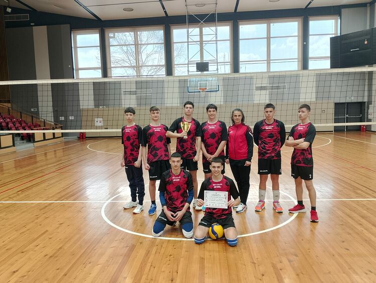 Юношите на ПМГ са областни първенци по волейбол