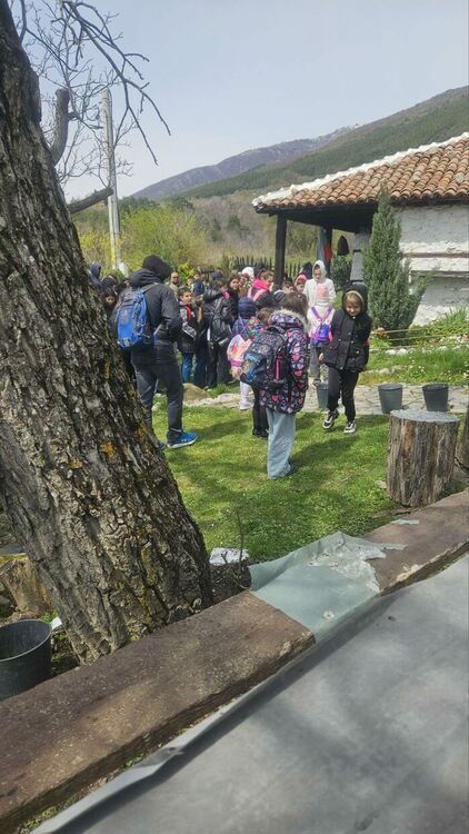 ОУ „Иван Вазов“ с незабравима екскурзия с влак от Харманли до Сопот за патронния празник