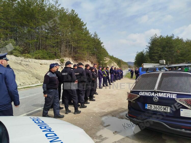 Ромите от перперешката махала Дар дере отново излязоха на протест, настояват за елементарни битови условия