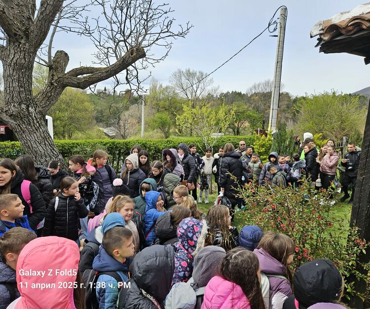 ОУ „Иван Вазов“ с незабравима екскурзия с влак от Харманли до Сопот за патронния празник