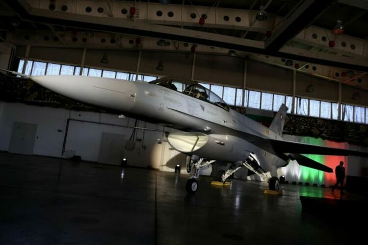 Първият доставен в България F-16