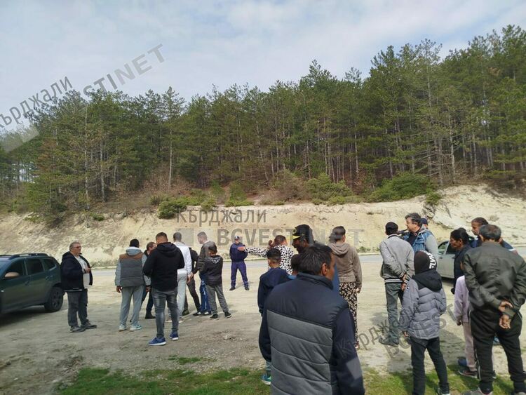 Ромите от перперешката махала Дар дере отново излязоха на протест, настояват за елементарни битови условия