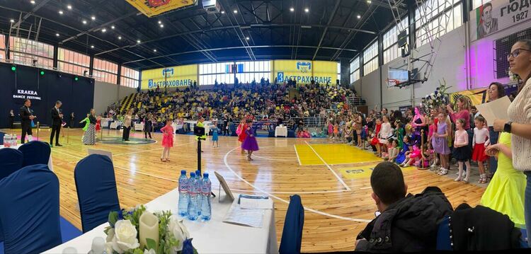 Повече от 1200 танцьори от България и Германия взеха участие в третото издание на Международния танцов фестивал „Кракра къп“