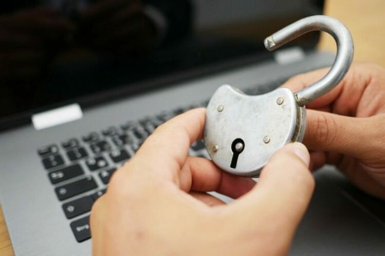 Държавата разпределя на тъмно 468 млн. лв. между трите мобилни оператора