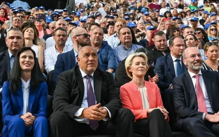 При толкова много отбрани приятели как да не помечтаеш за най-високия пост?