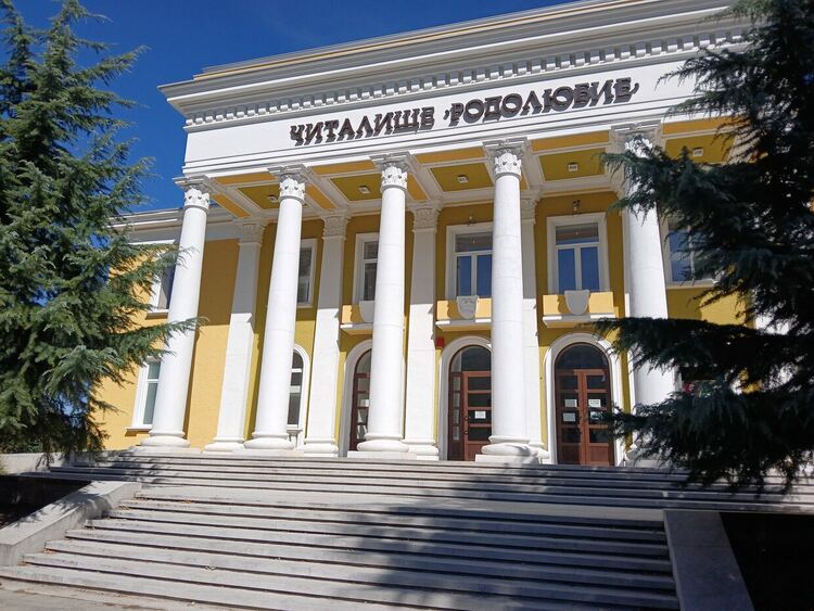 НЧ "Родолюбие" направи дарение за лечението на 6-годишната Мирай и 30-годишния Благовест