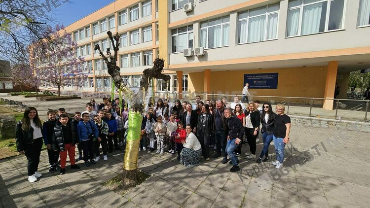 Великденска магия в СУ “Отец Паисий” - заедно с Младежки център Кърджали!/снимки/