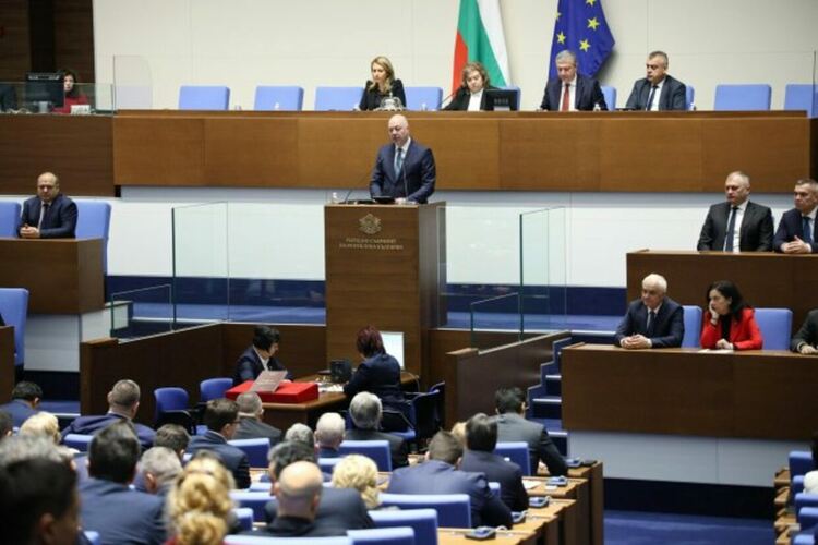 Депутатите ще гласуват днес втория вот на недоверие срещу правителството на Росен Желязков заради провара в борбата с корупцията