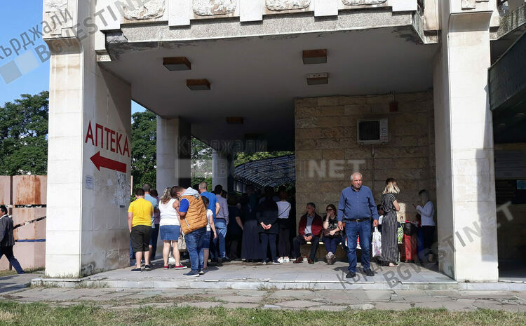 Намаляват цените за издаване на лични карти до края на годината